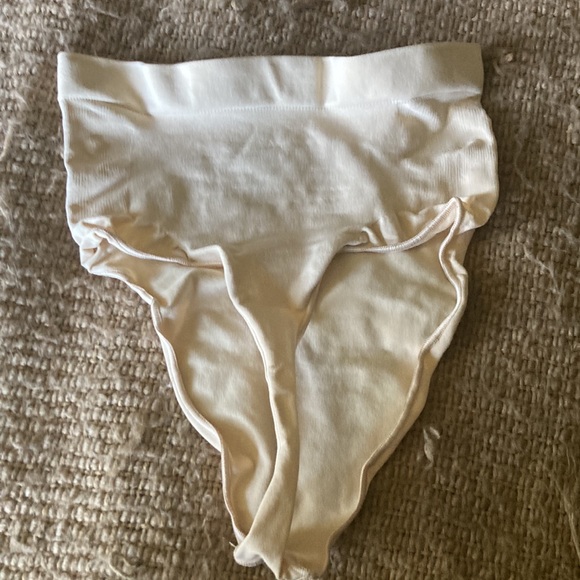 Skim’s - Picture 5 of 10